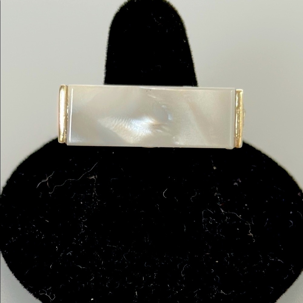 Elegant Gold and White Women's Ring